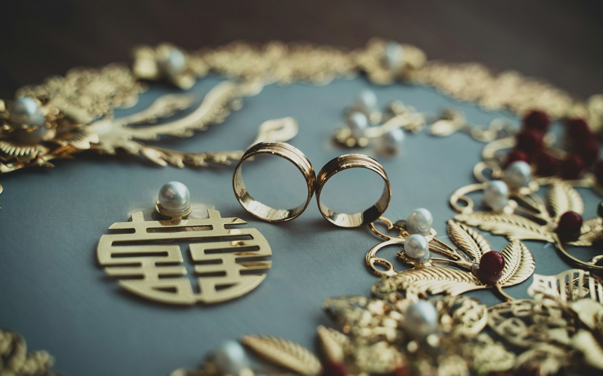 Schmuck, Modeschmuck, Perlen und Edelsteine
